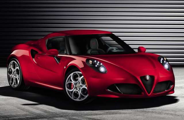 Első hivatalos képeken az Alfa Romeo 4C