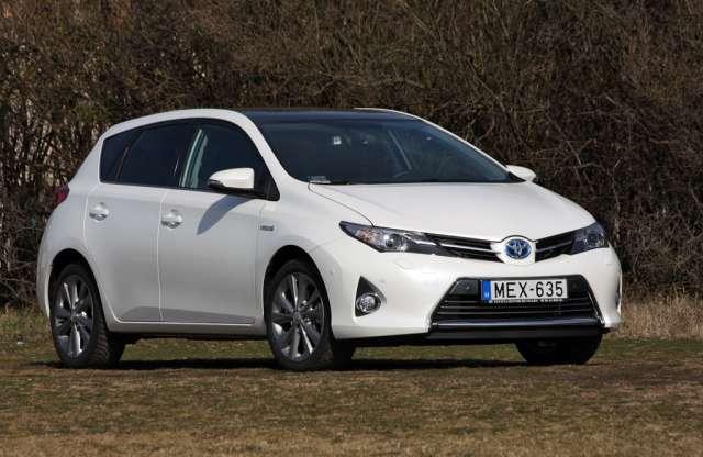 Toyota Auris Hybrid Lounge teszt