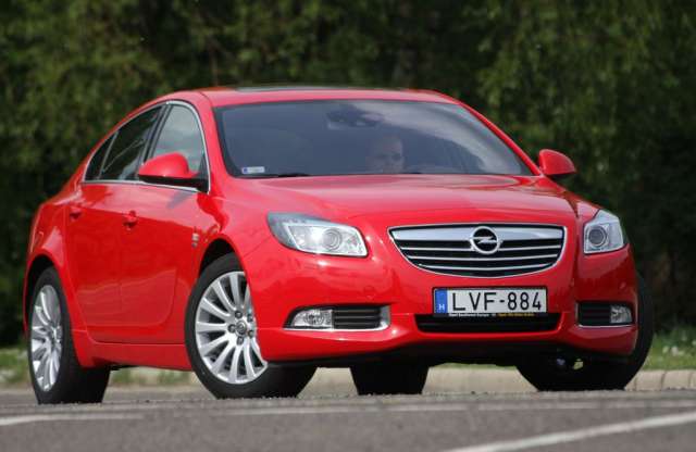 Baráti társaságot kovácsolt az Opel középkategóriás modellje