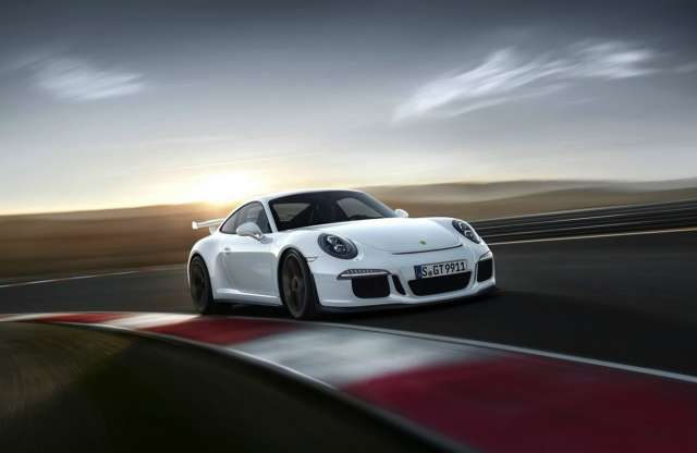 Kuplungpedál nélkül fogja árulni a 911-es csúcsmodelljét a Porsche